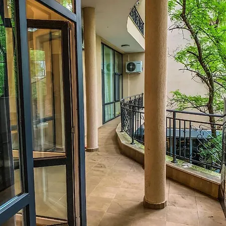 Sapphire Apartahotel 2*